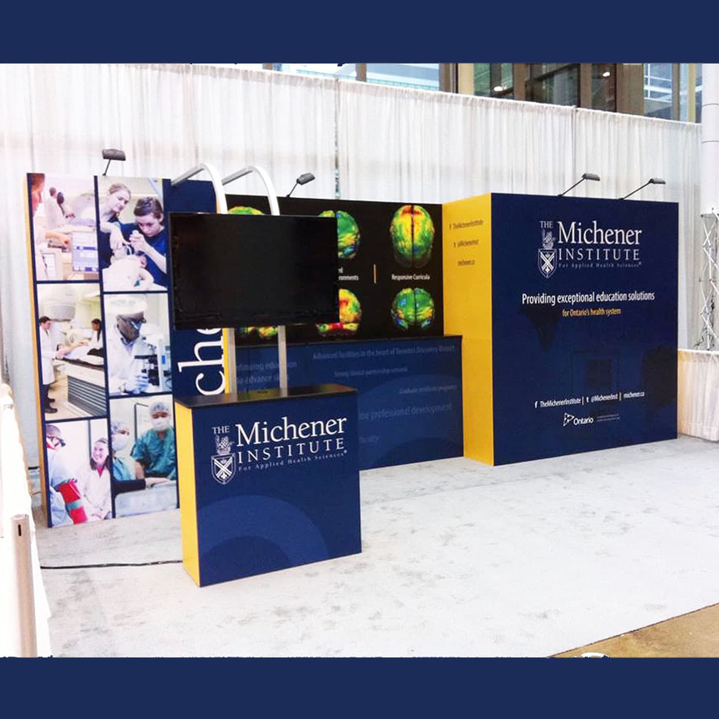FlexForm curved modular display with stretch fabric graphics